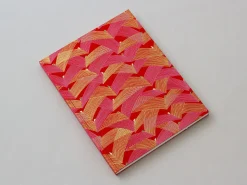 ORYOKI Japanpapier*Japanbuch Tokyo Memo, Chiyogami Saitenspiel auf Rot, 17 x 22 cm