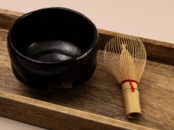 ORYOKI Matcha Besen Und Löffel*Matcha Besen Urasenke Gengen Saiko, roter Faden